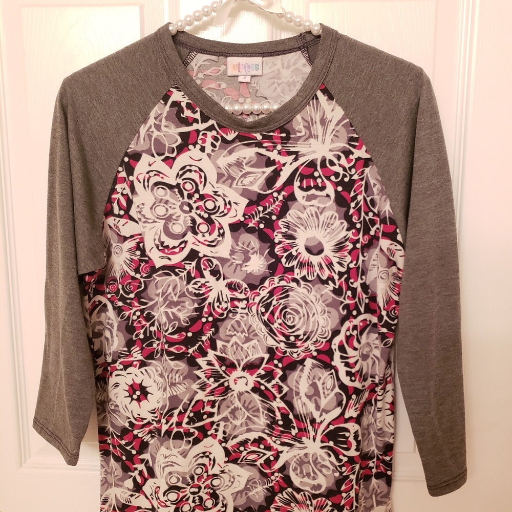 LulaRoe | Randy Tee w/ Design Size Small - Picture 3 of 8